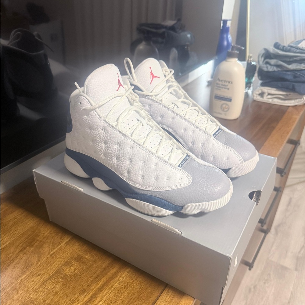 Jordan Sneakers White and Gray - Picture 4 of 4